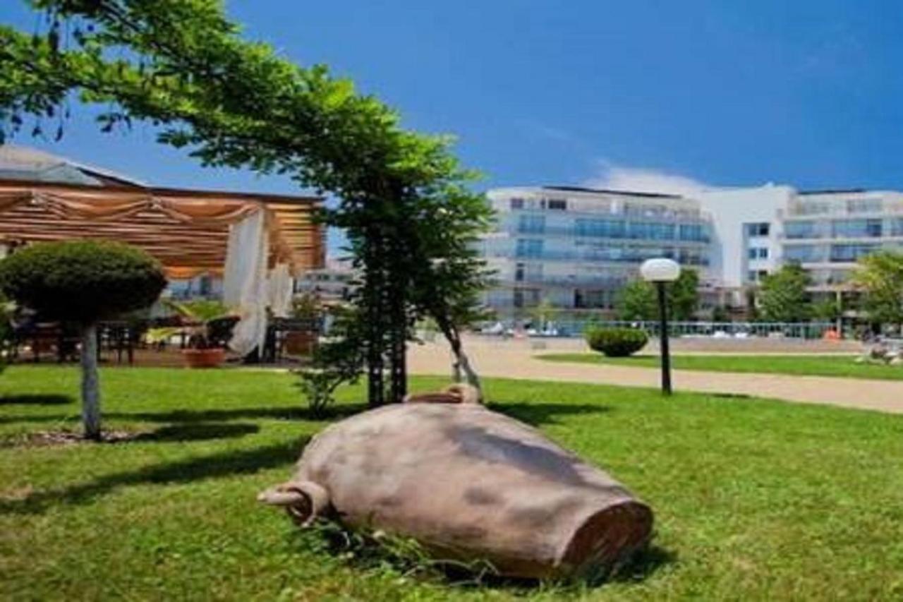 Yves 2 Bed Apart At Sun Village Sunny Beach Not Far Away From The Sea Екстер'єр фото